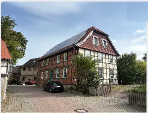 Saniertes Fachwerk-Wohngebäude mit Photovoltaik auf dem Dach in Lengede – Referenzprojekt von Neshtec
